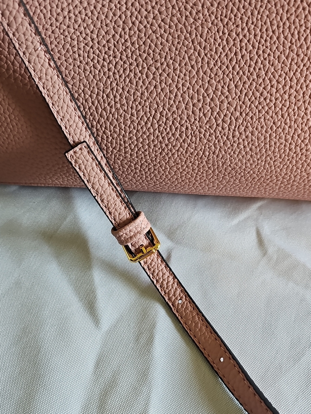 Women’s Pink Leather Tote Wirkin Handbag with Gold Hardware And Ornament - Picture 4 of 15